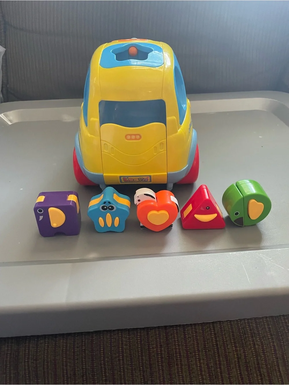 Huile Toys Smart Bus Shape-Sorting Toy 5 Colorful Animal Blocks Moves Musical